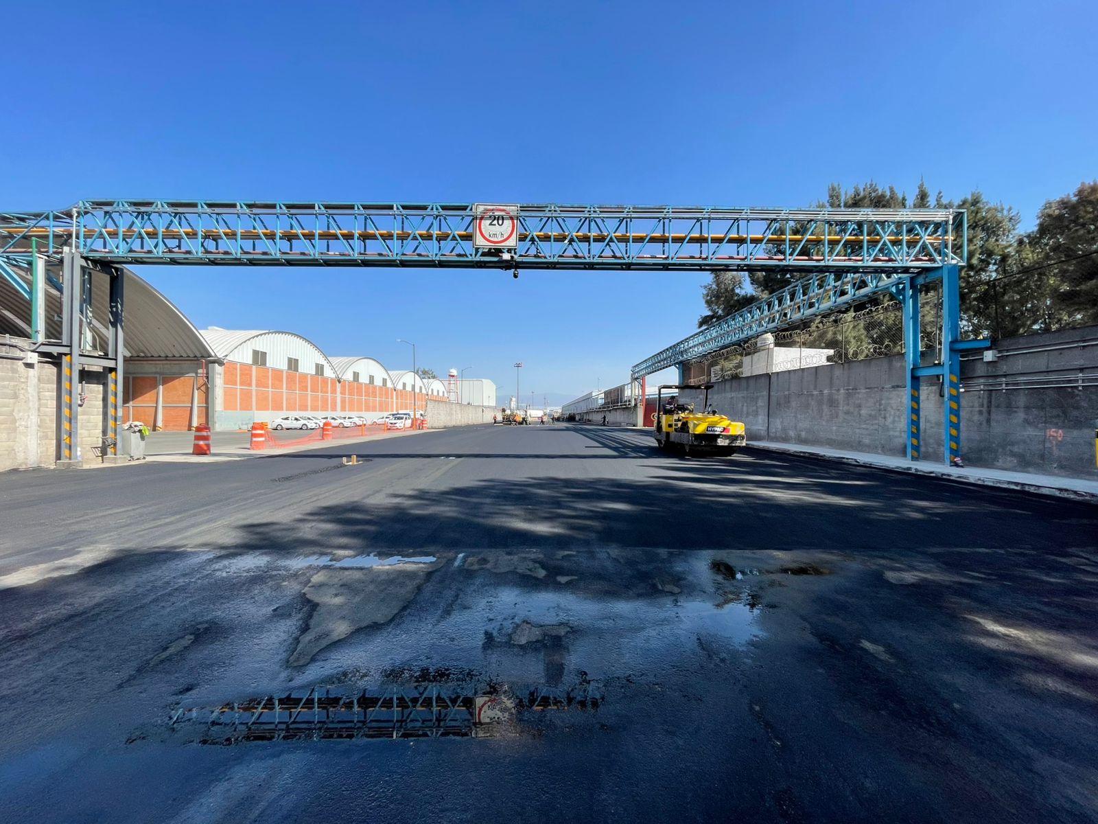 SUMINISTRO DE MEZCLA ASFALTICA EN PATIO DE MANIOBRAS - Urbanización en Ecatepec, Estado de México